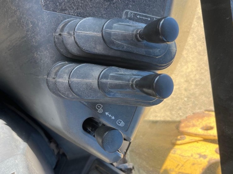 2017-caterpillar-420f-it-image-27