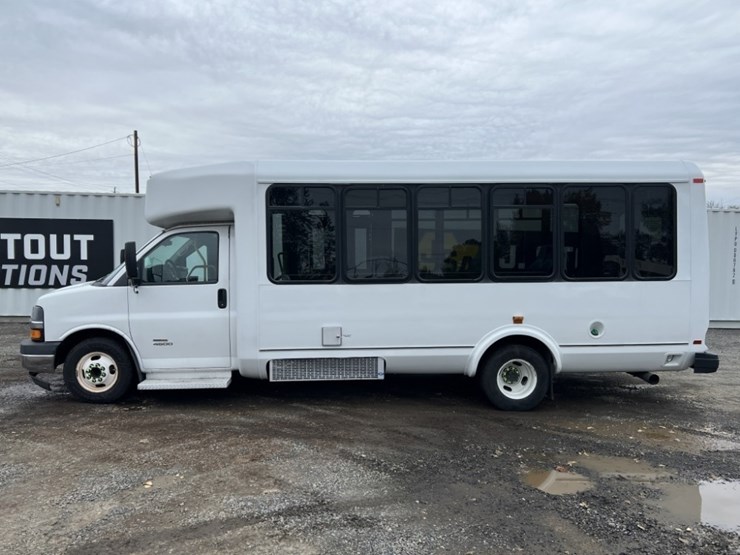2014-chevrolet-express-paratransit-bus-image-7