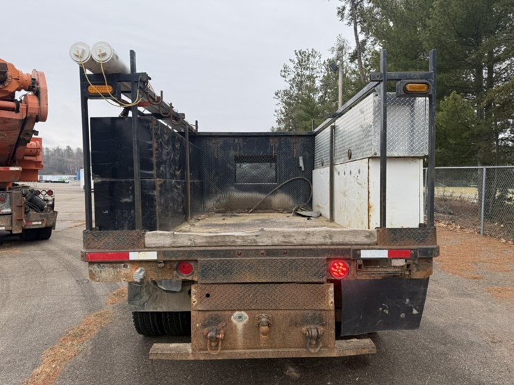 #1837-•-2011-ram-5500-4x4-flatbed-truck-image-5