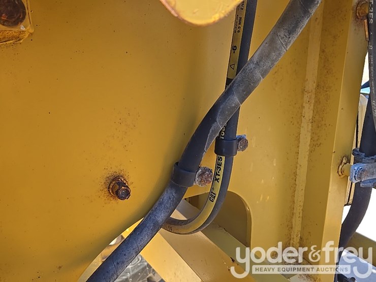 2016-caterpillar-120m2-image-52