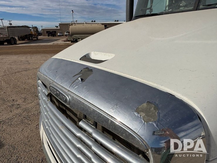 2006-freightliner-day-cab-truck-(gp12099,-unit-802)-image-18