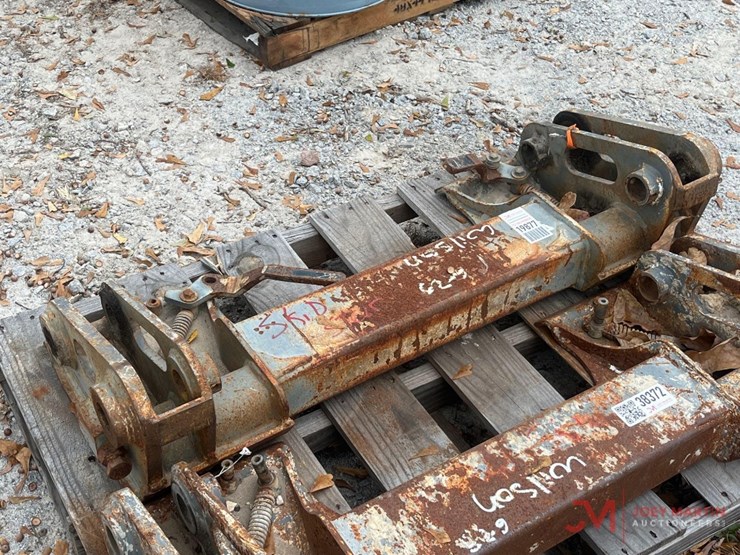 skid-steer-quick-attach-plate-image-1