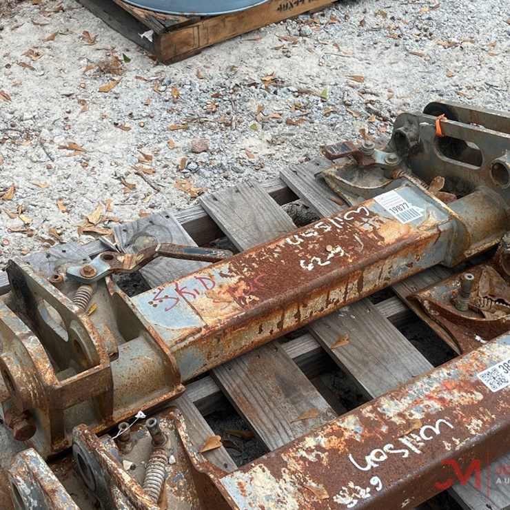 SKID STEER QUICK ATTACH PLATE