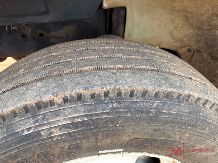 2003-freightliner-cab-&-chassis-truck-image-5