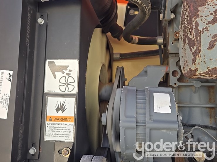 2014-jlg-800aj-image-75