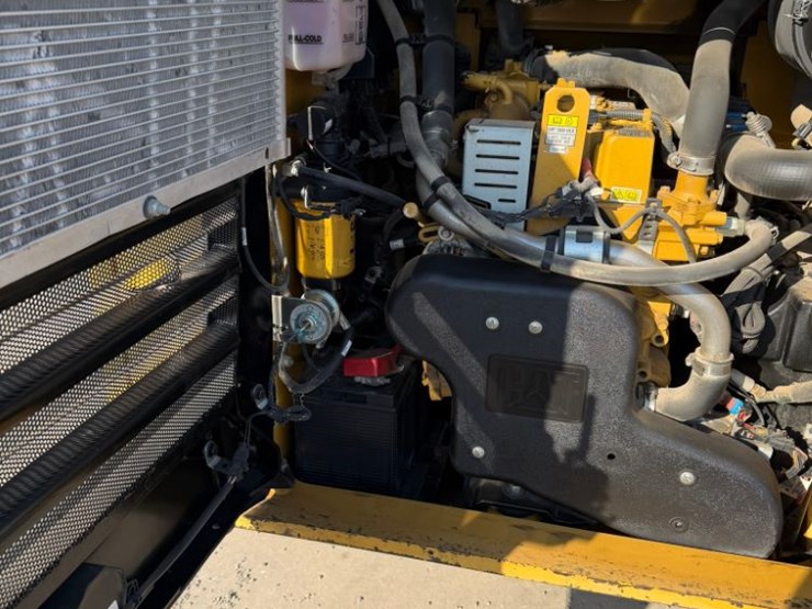 2022-caterpillar-279d3-image-35