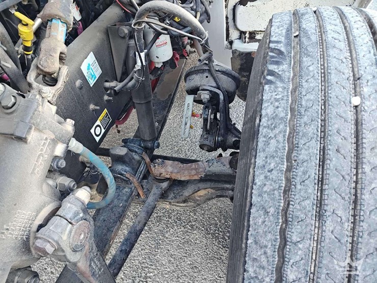 2016-peterbilt-337-image-35