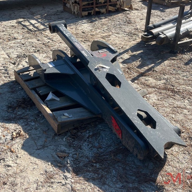 SOLESBEE'S 4 FINGER EXCAVTOR THUMB W/ HYDRAULIC CYLINDER