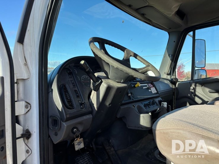2005-freightliner-business-class-lp-bobtail-truck-(dr12590-unit-6501)-image-55