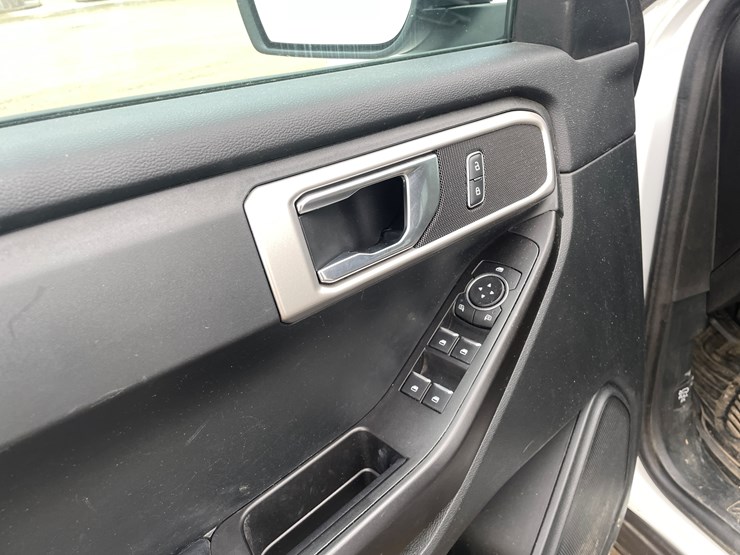 2021-ford-explorer-image-24