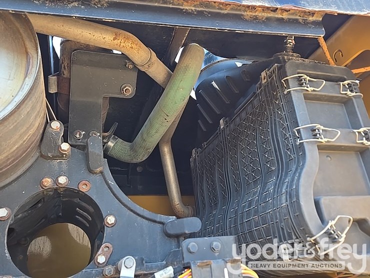 2016-caterpillar-120m2-image-151