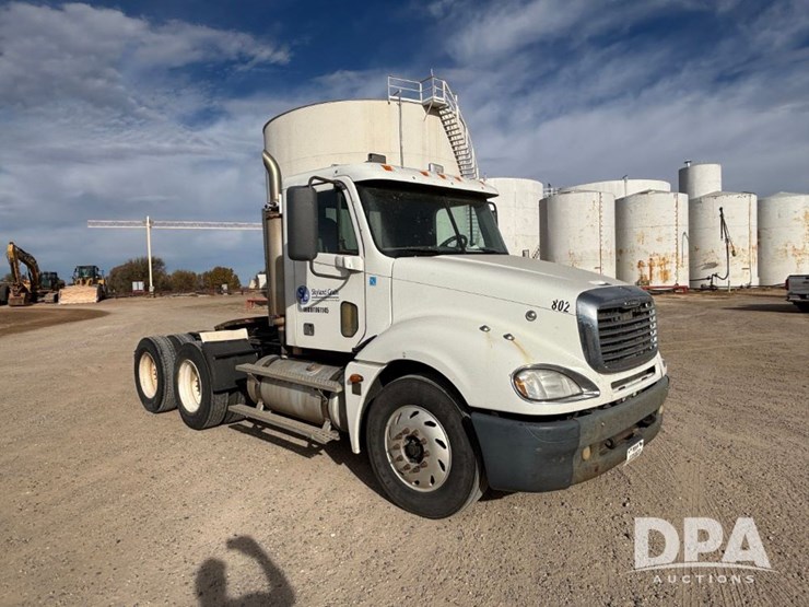 2006-freightliner-day-cab-truck-(gp12099,-unit-802)-image-1
