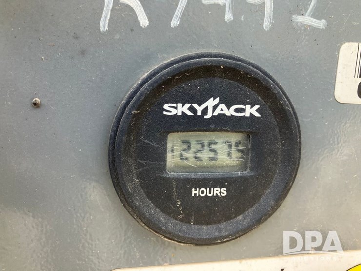 2017-skyjack-sj6826rt-image-23