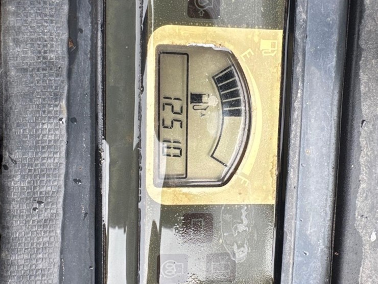 2020-deere-26g-image-18