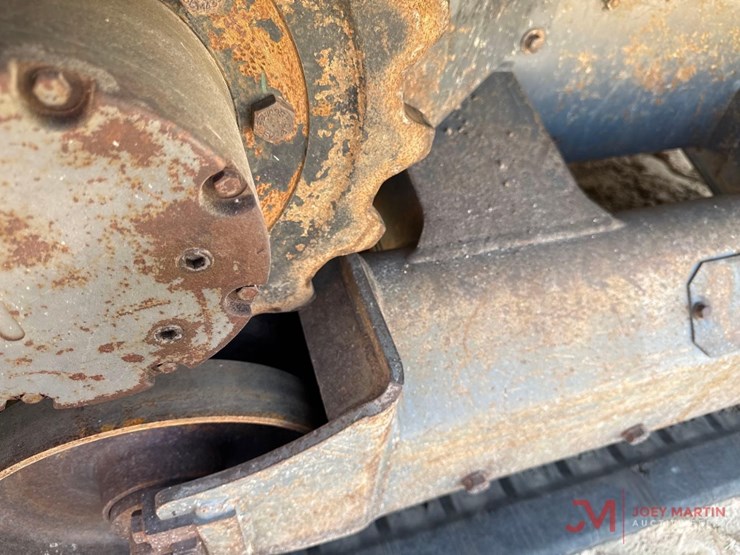 2019-takeuchi-tl8-image-13