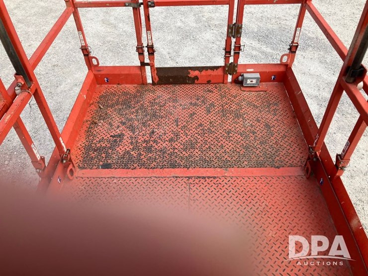 2017-skyjack-sj6826rt-image-12