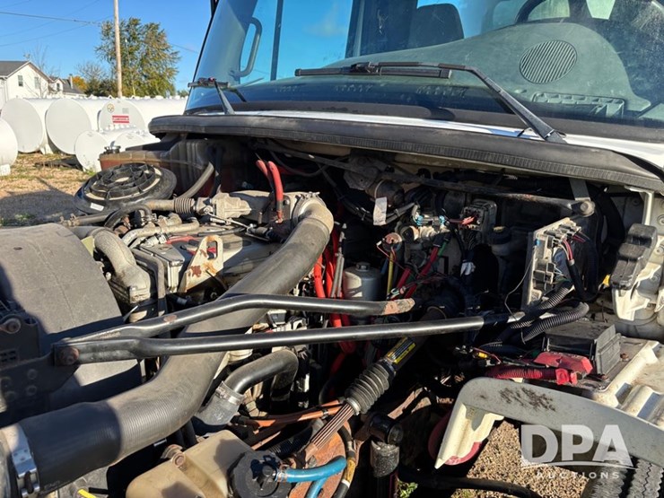 2005-freightliner-business-class-lp-bobtail-truck-(dr12590-unit-6501)-image-27