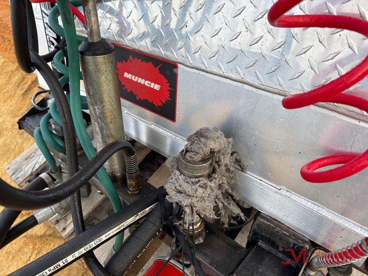 hydraulic-tank,-hoses-and-air-lines-image-4