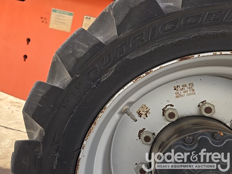 2014-jlg-800aj-image-55