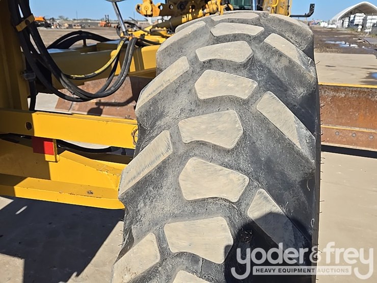 2016-caterpillar-120m2-image-16