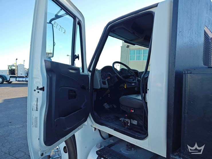 2011-international-durastar-4300-image-15