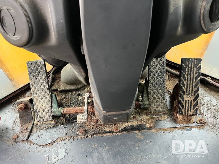 2017-deere-624k-image-46