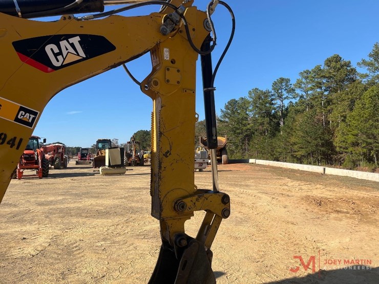 2017-caterpillar-420f-it-image-19