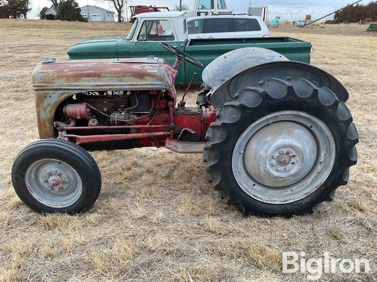 1950-ford-8n-image-8