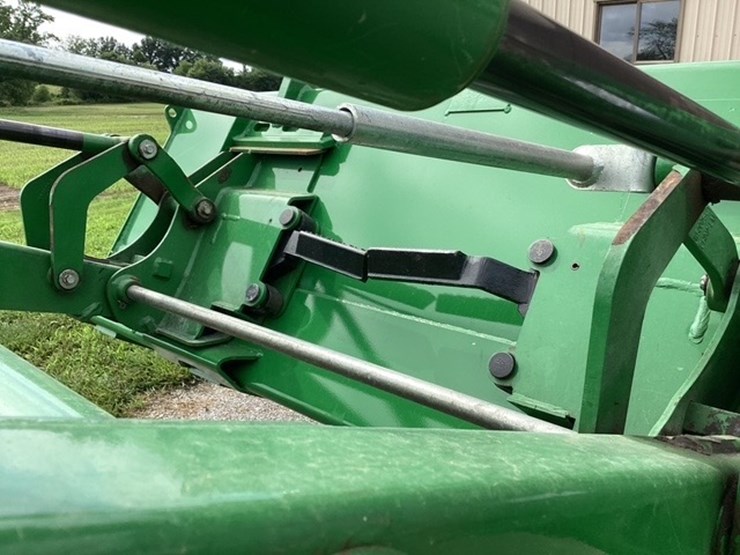 john-deere-4044r-image-8