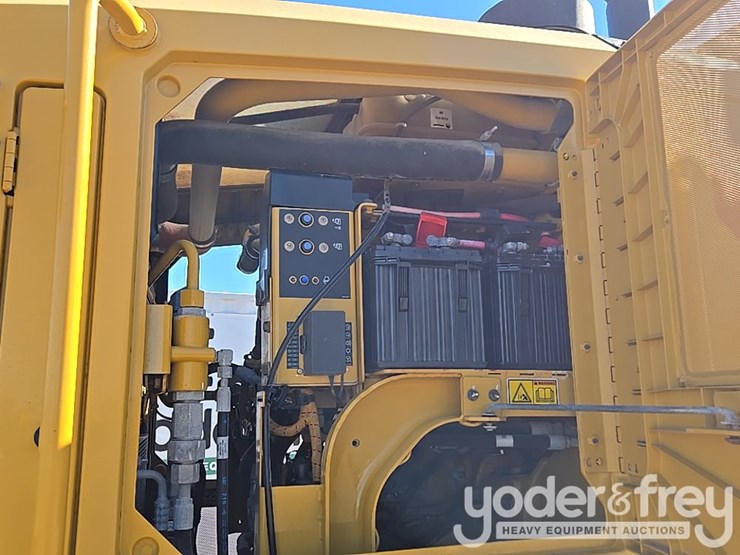 2016-caterpillar-120m2-image-170