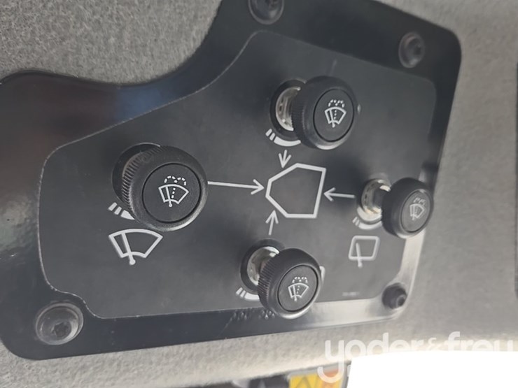 2016-caterpillar-120m2-image-219