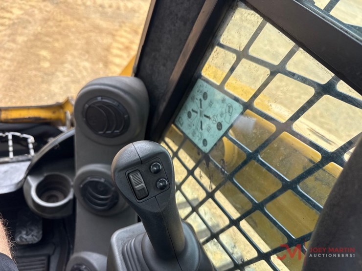 2023-caterpillar-259d3-image-19