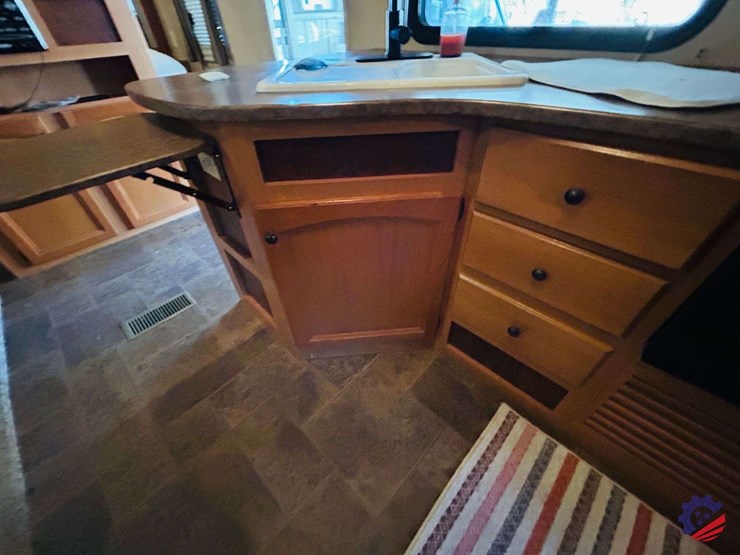 2011-keystone-hornet-platinum-31rbds-t/a-camper-trailer-image-71