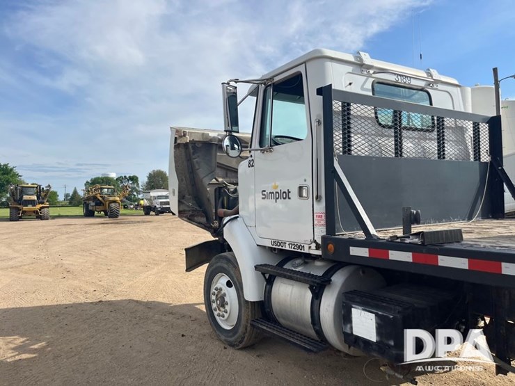 1993-white-gmc-liquid-truck-(dr8592-unit-129952)-image-63