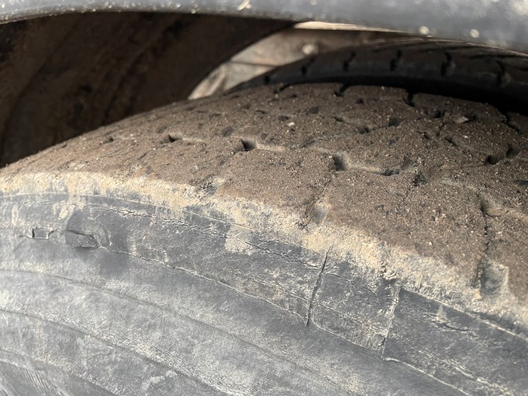 #1061-•-2004-mack-cx613-tandem-axle-day-cab-semi-tractor-(has-wi-title)-image-18