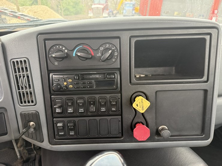 2005-international-8600-image-40