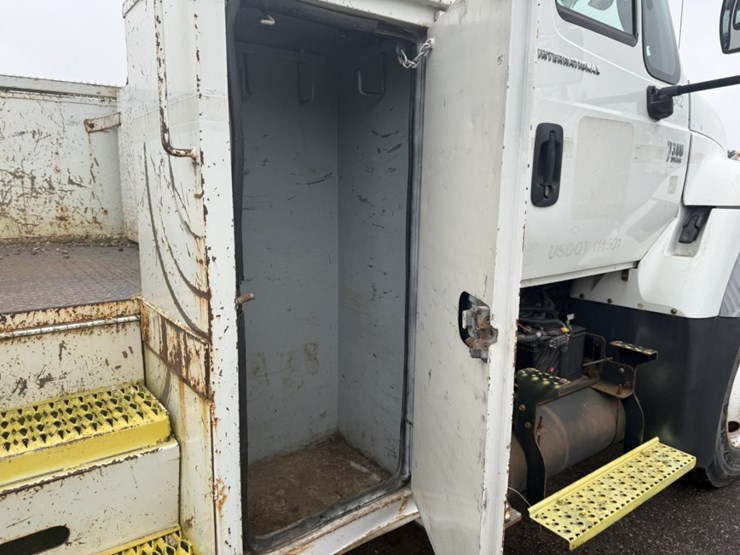 2006-international-7300-image-37