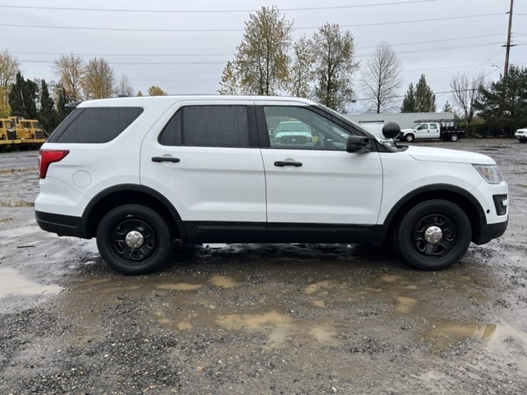 2018-ford-explorer-image-3