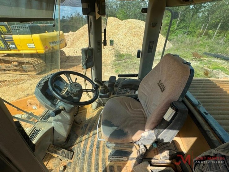 2012-case-821f-image-12