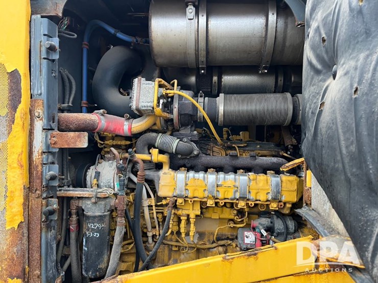 2017-deere-624k-image-32