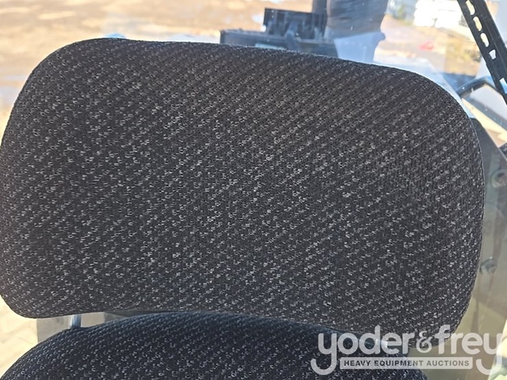 2016-caterpillar-120m2-image-221