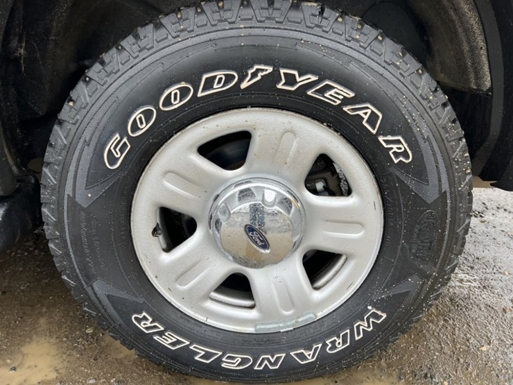 2003-ford-explorer-xlt-image-16