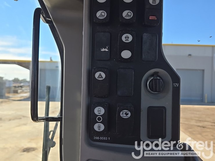 2016-caterpillar-120m2-image-229