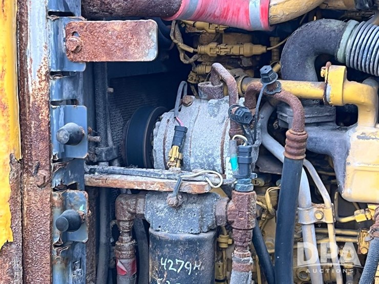 2017-deere-624k-image-33