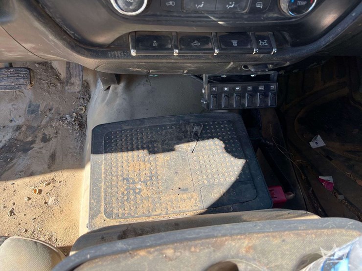 2015-chevrolet-3500hd-image-16