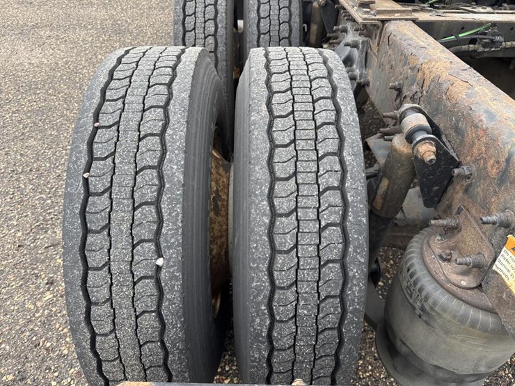 #1481-•-2015-freightliner-cascadia-day-cab-truck-tractor-image-55