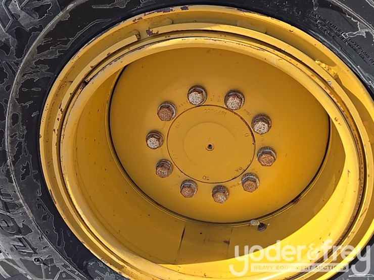 2016-caterpillar-120m2-image-28