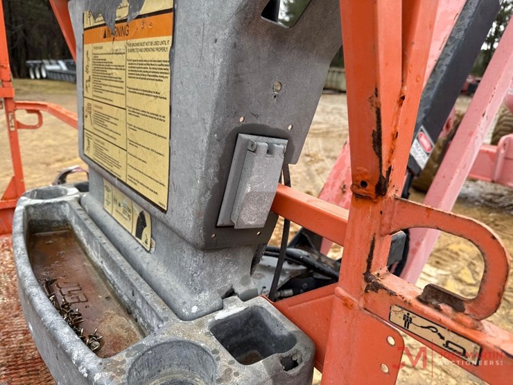 2013-jlg-600aj-image-12