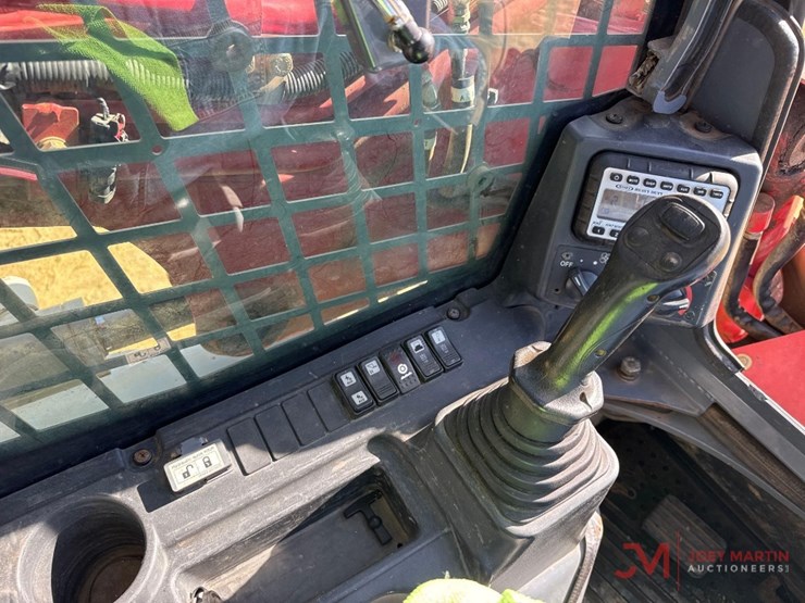 2018-takeuchi-tl12r2-image-17