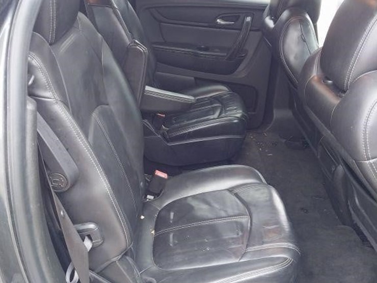 2013-gmc-acadia-image-15